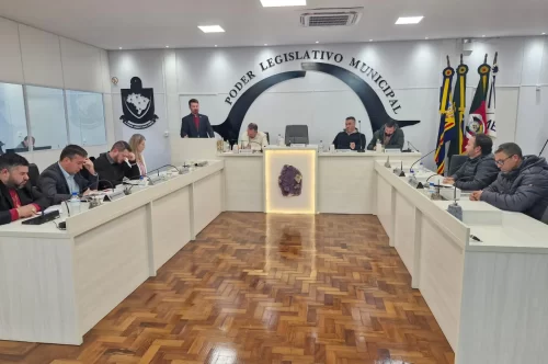 Câmara aprova novo projeto substitutivo e moções de reconhecimento na sessão desta segunda (09)